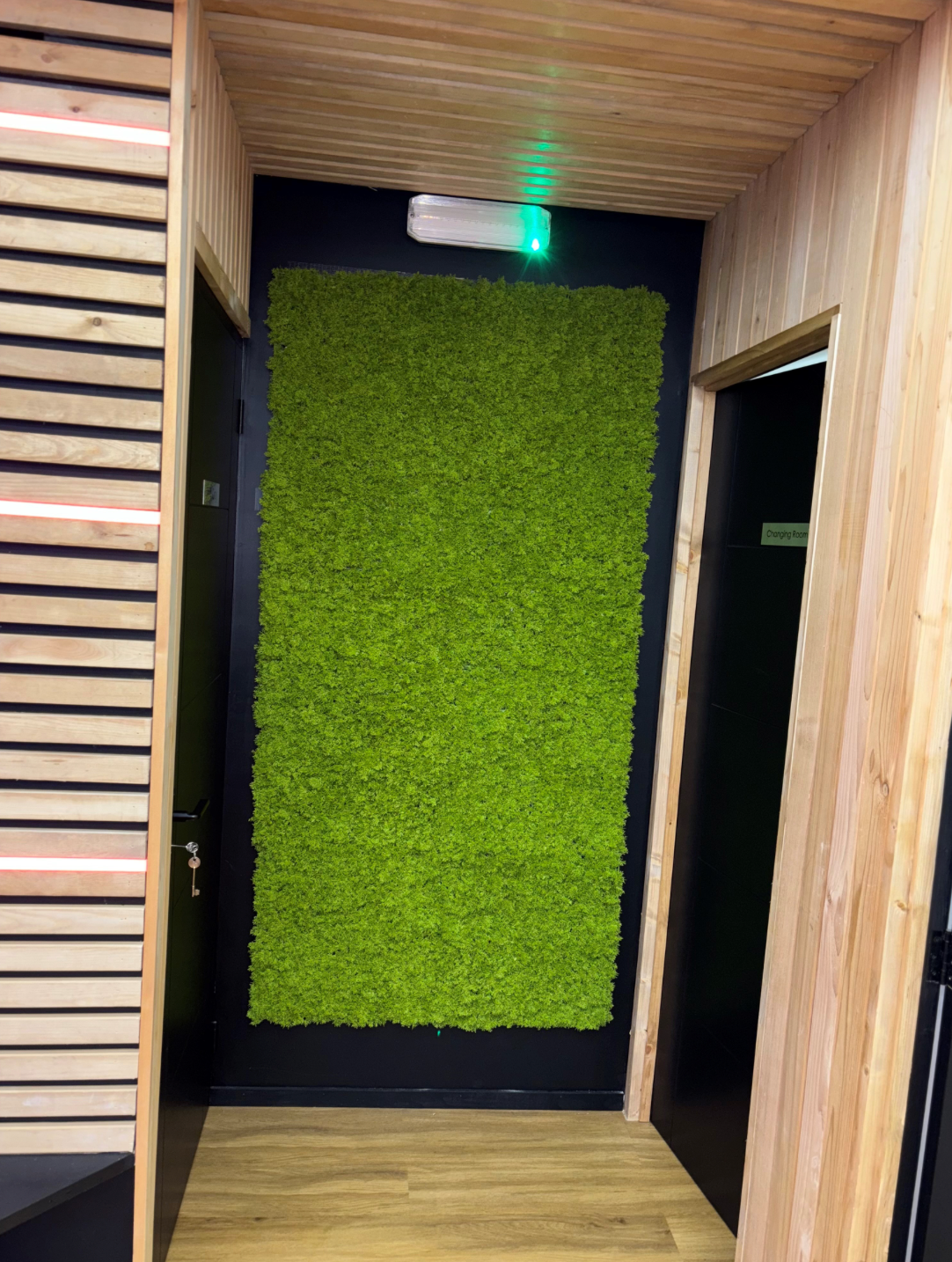 Artificial green reindeer moss panel 100x100cm