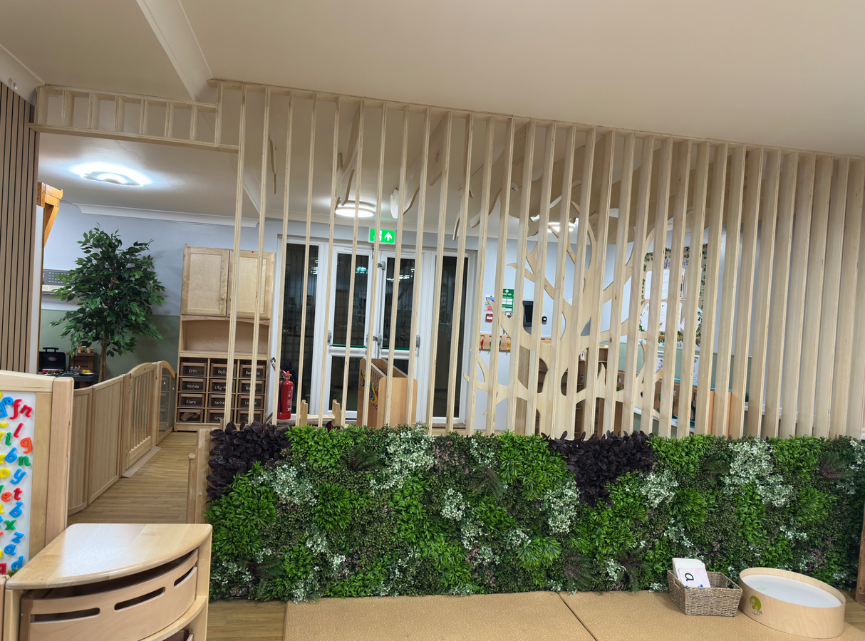 Artificial green wall panel with mixed green, burgundy and white tipped trailing plants 100x100 cm